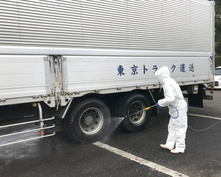 鳥インフルエンザおよび豚熱などの車輌防疫消毒作業の様子